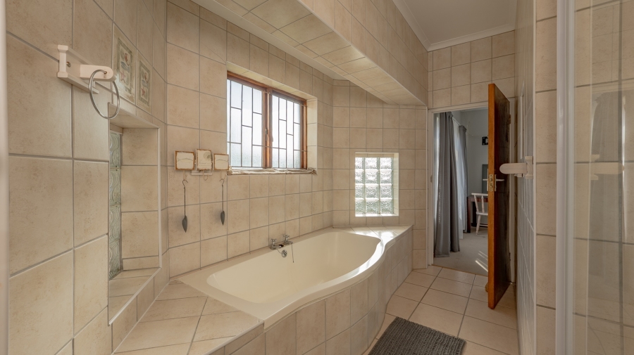 4 Bedroom Property for Sale in Struisbaai Western Cape